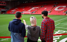 特尔施特根社媒晒恢复训练照片：很高兴归队